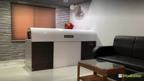 Roots Clinic (Skin, Lasers & Hair transplant )(Dental c - Logo