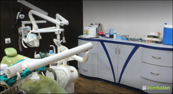 Roshan Dental Clinic - Logo