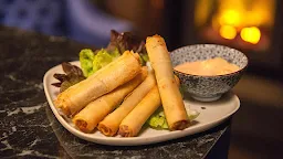 Rosh Delicious Hand - Logo