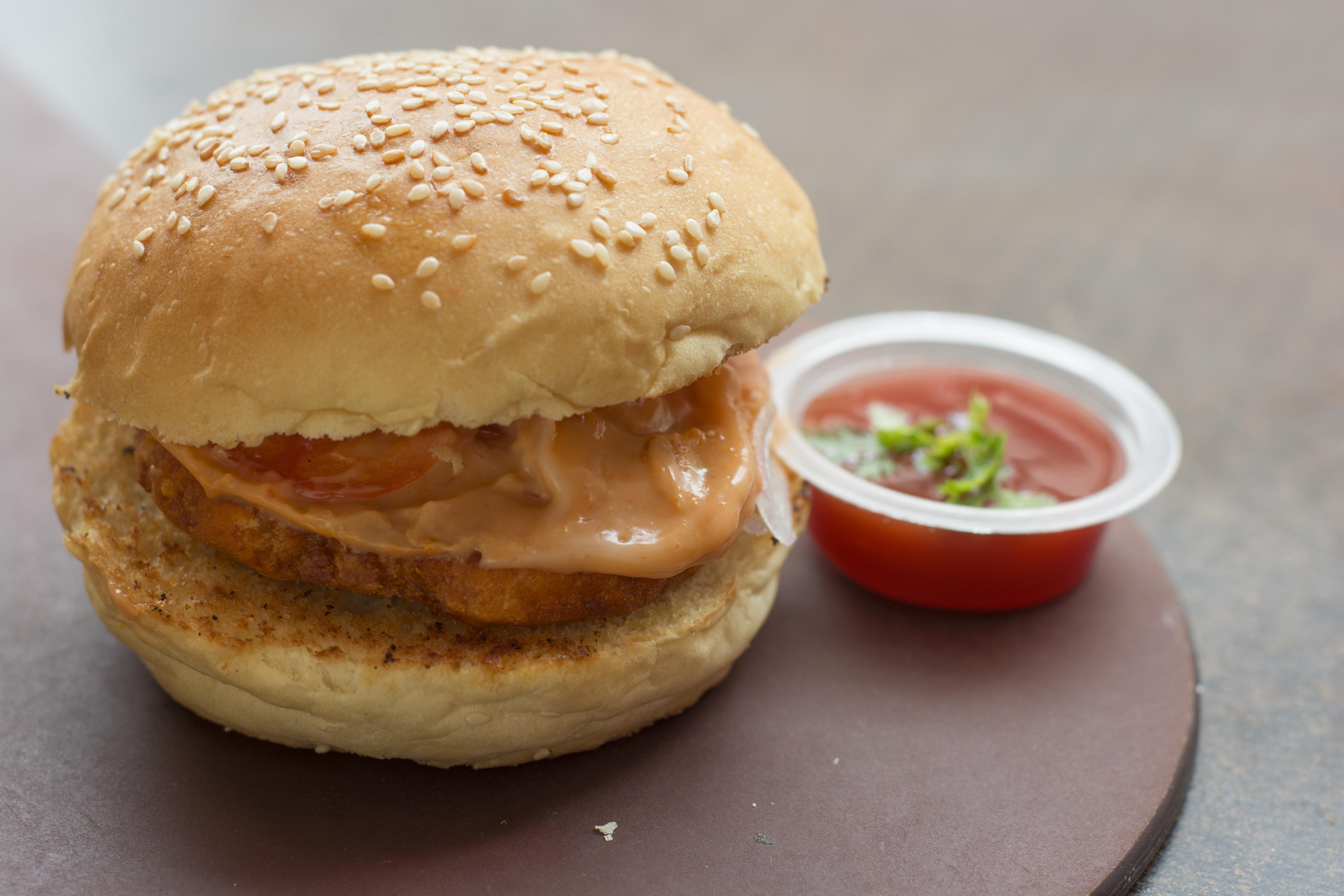 ROYAL CAFE & FAST FOOD - Logo