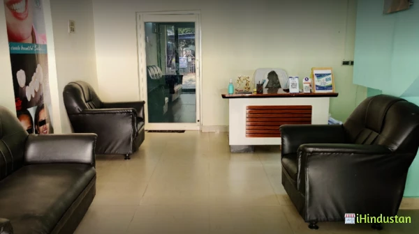 ROYAL DENTAL CLINIC - Logo