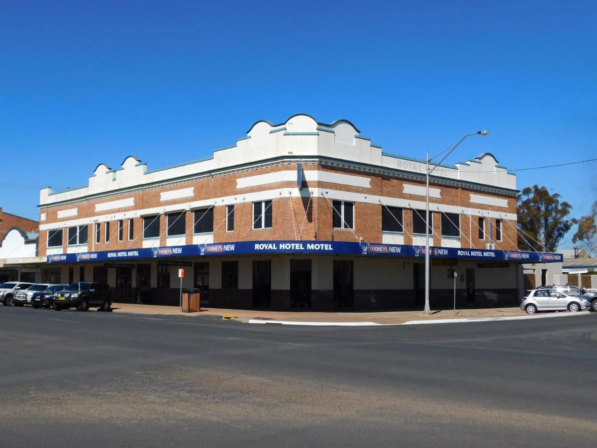 Royal Hotel Moree - Logo