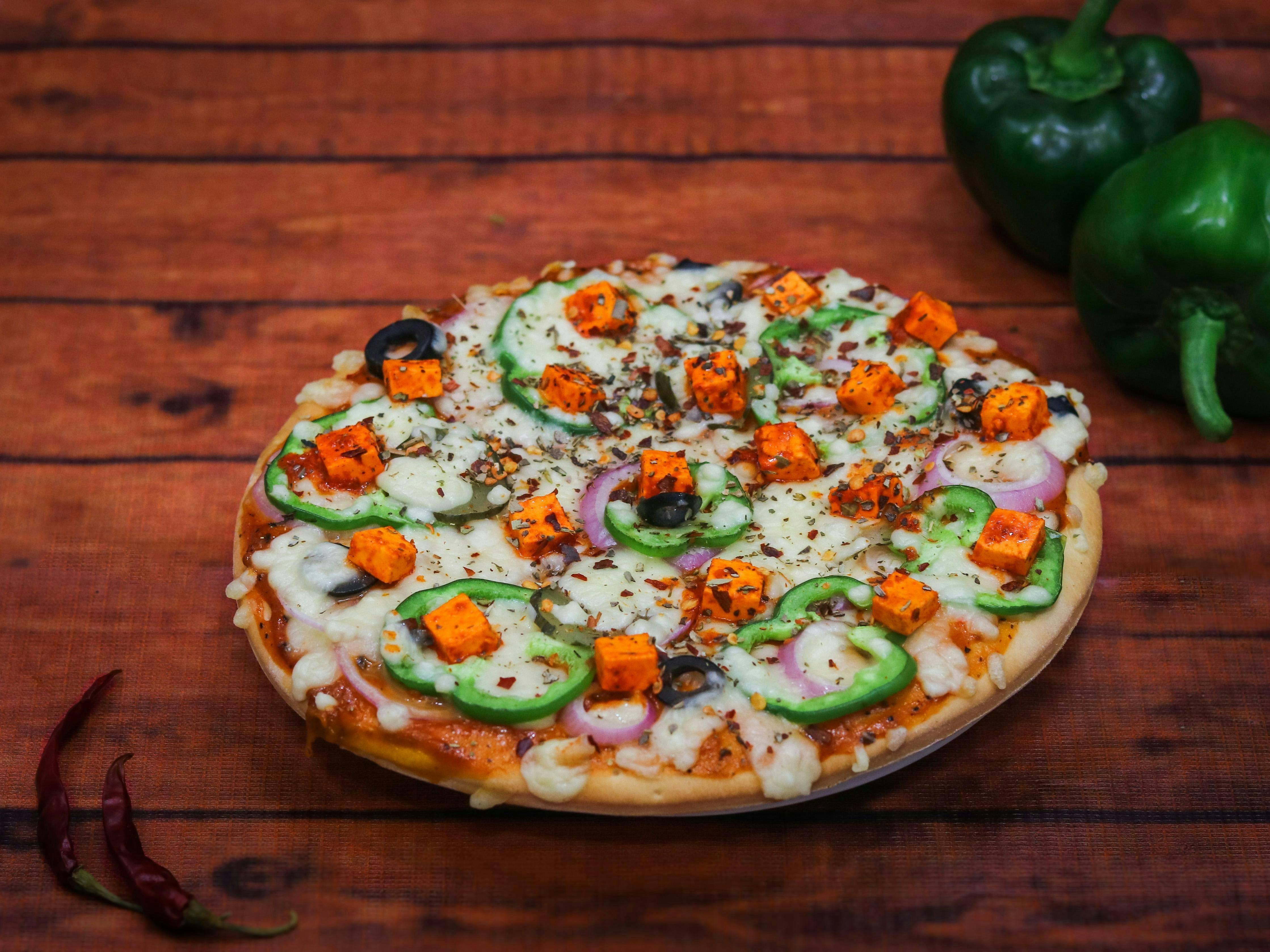 ROYAL PIZZA AND DESSERTS - Logo