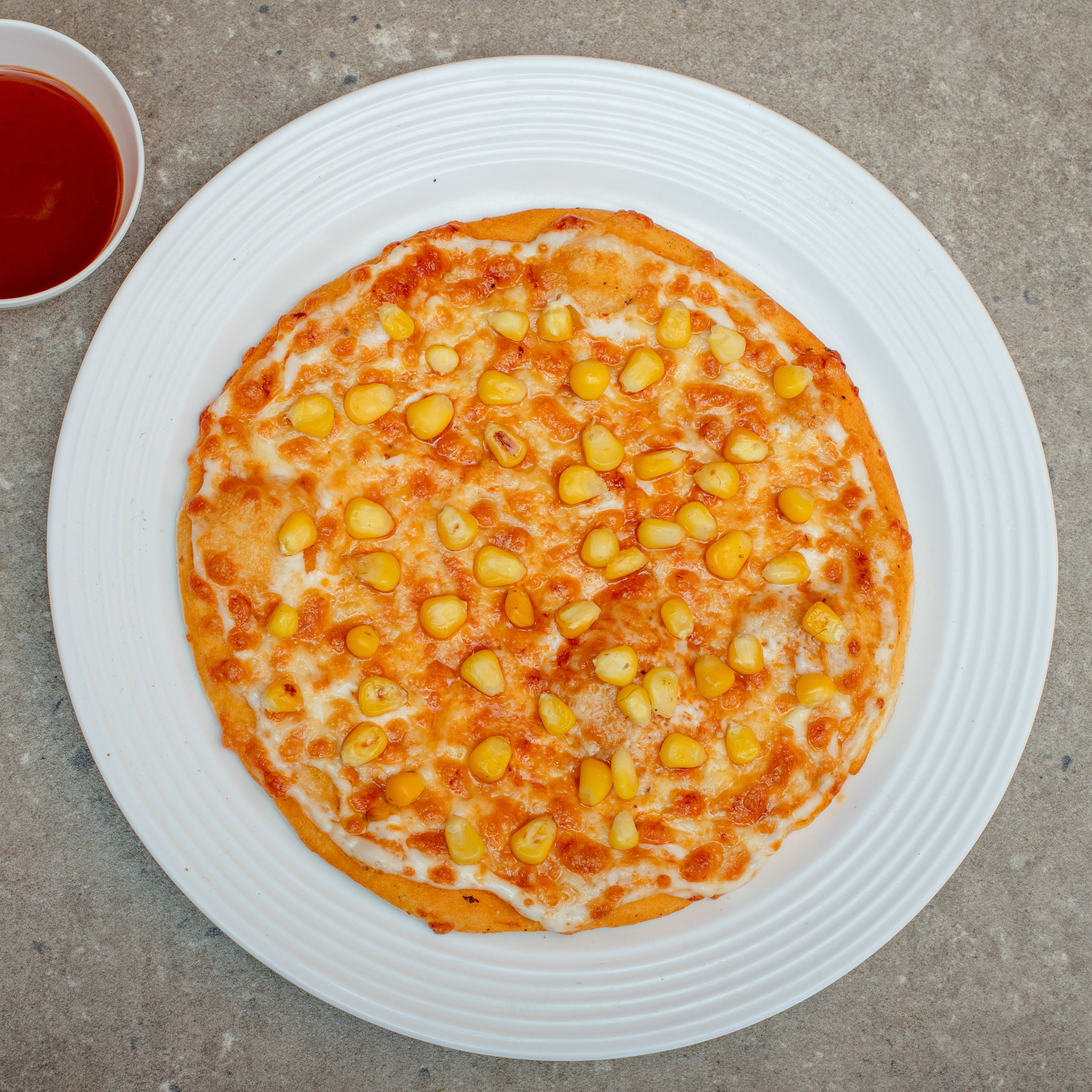 R Pizza World - Logo