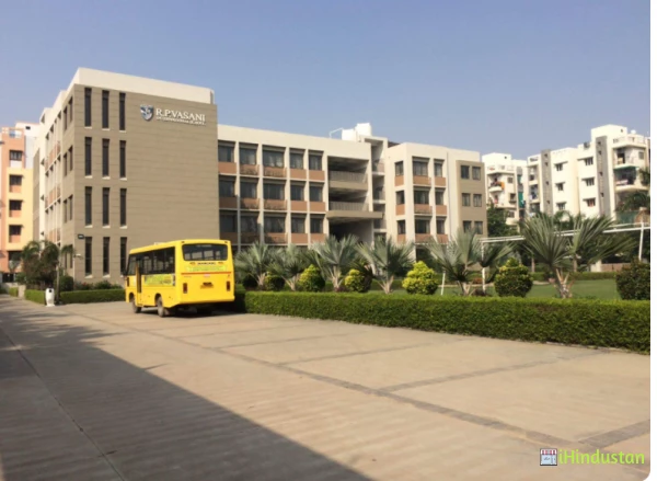 R P Vasani International School - Logo