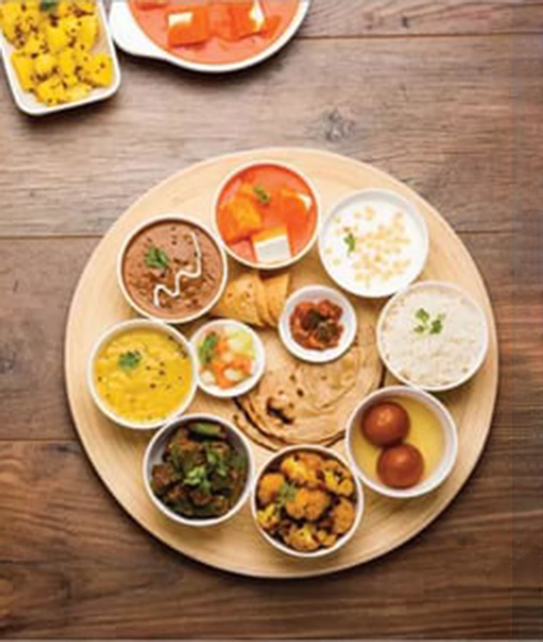RS FOOD RESTAURANT - Logo