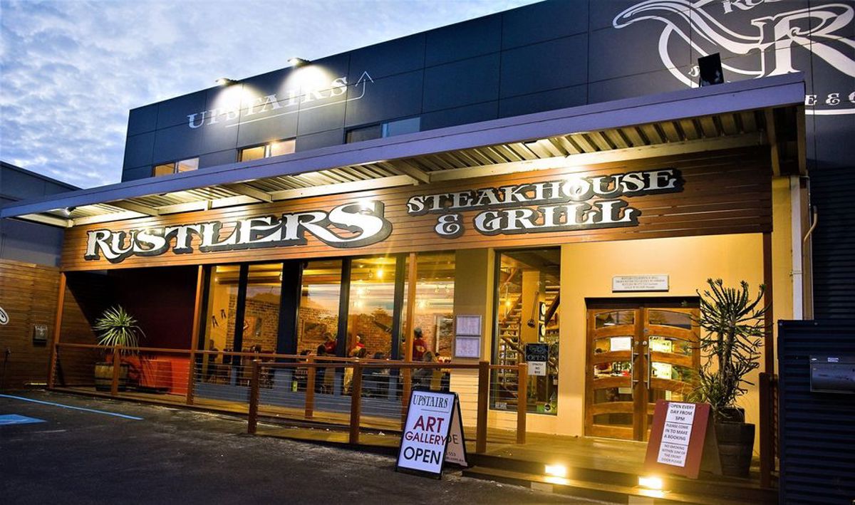 Rustlers Steakhouse - Logo