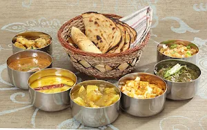 Sadar Bazaar Walo Ke Mashoor Chole Bhature - Logo