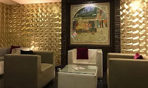 Safa - Golden Tulip - Logo