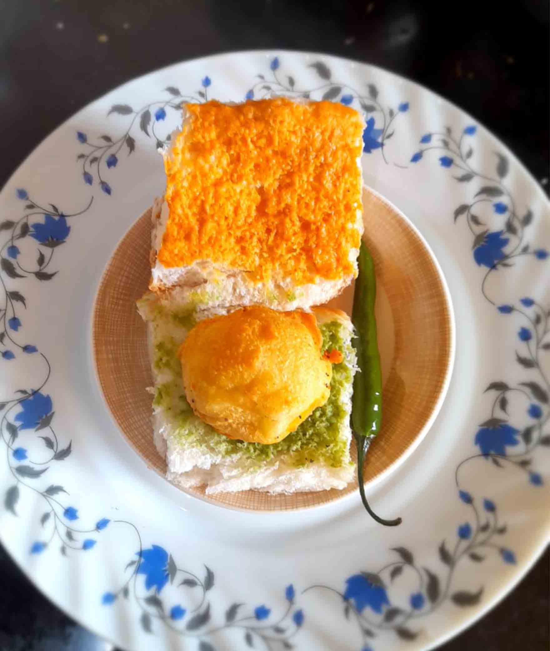 Sai Vada Pav Centre - Logo