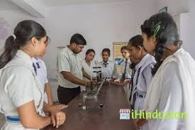 Saket Girls Degree College - Logo
