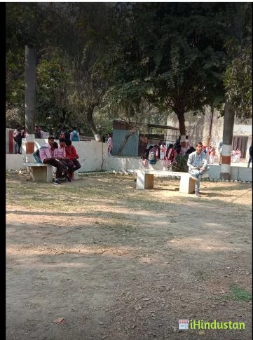 Saket Girls P G College - Logo