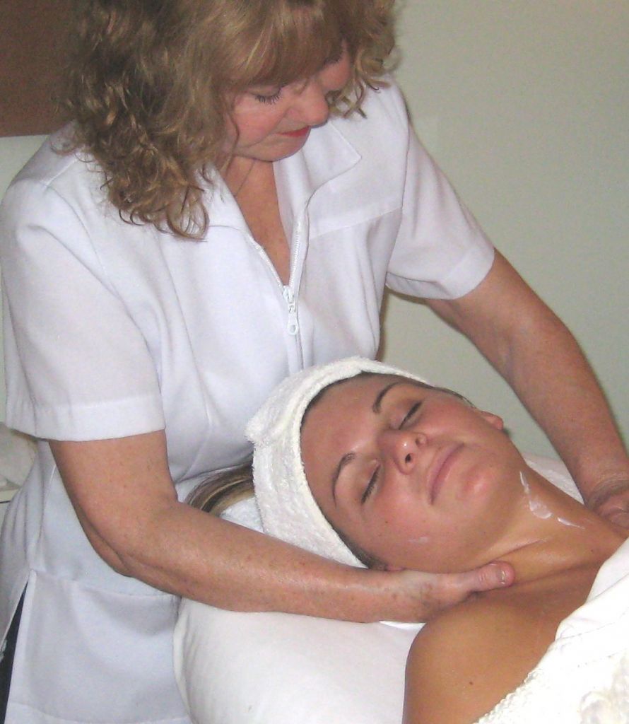 Salon de Beauté Chez Gloria - Cover photo