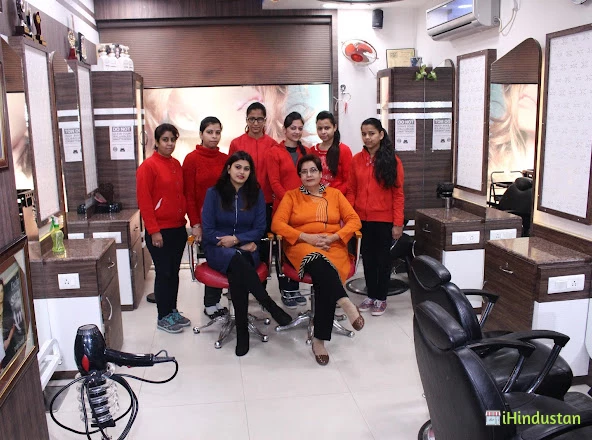 Saloni Beauty Clinic - Logo