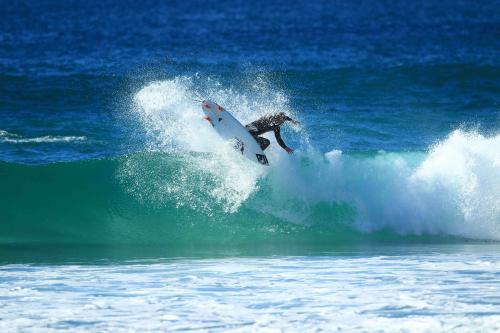 Saltwater Wine Surf Centre - Logo