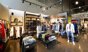 Samarth Lifestyle Retailing Pvt Ltd - Logo