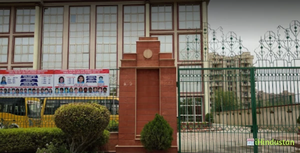 SAM International School - Logo