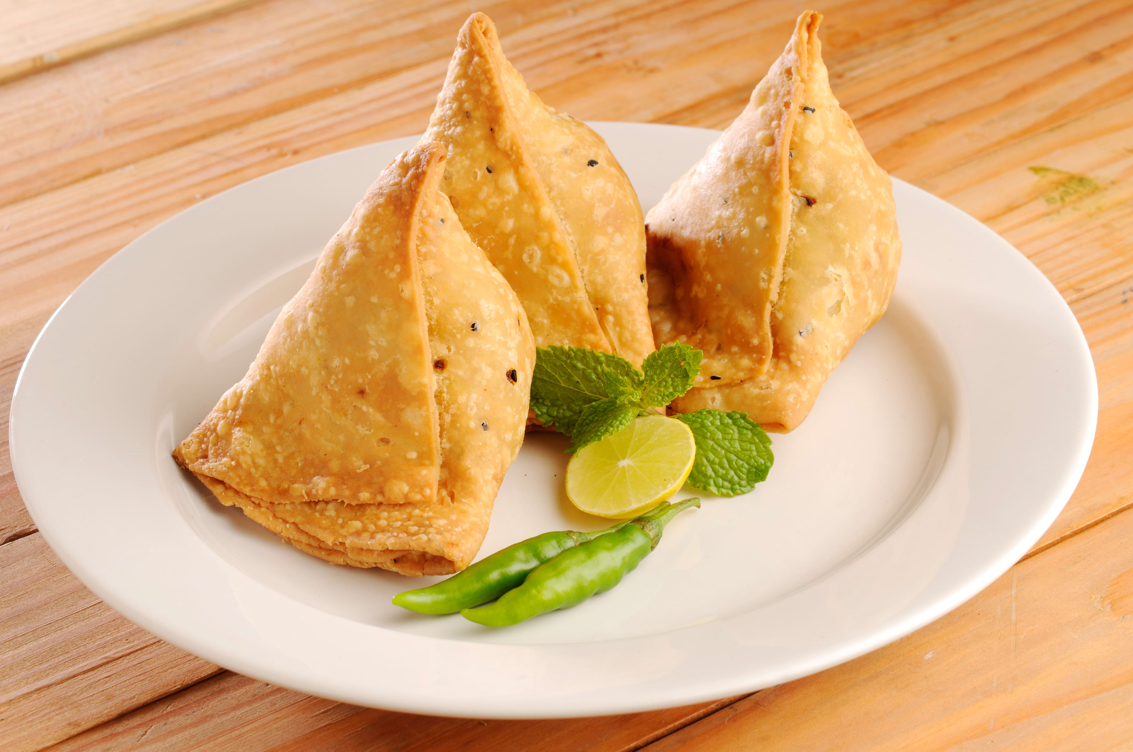SAMOSE BY RENU GUPTA - Logo
