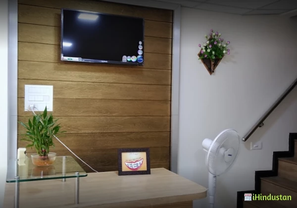 Sam's Dental Clinic - Logo