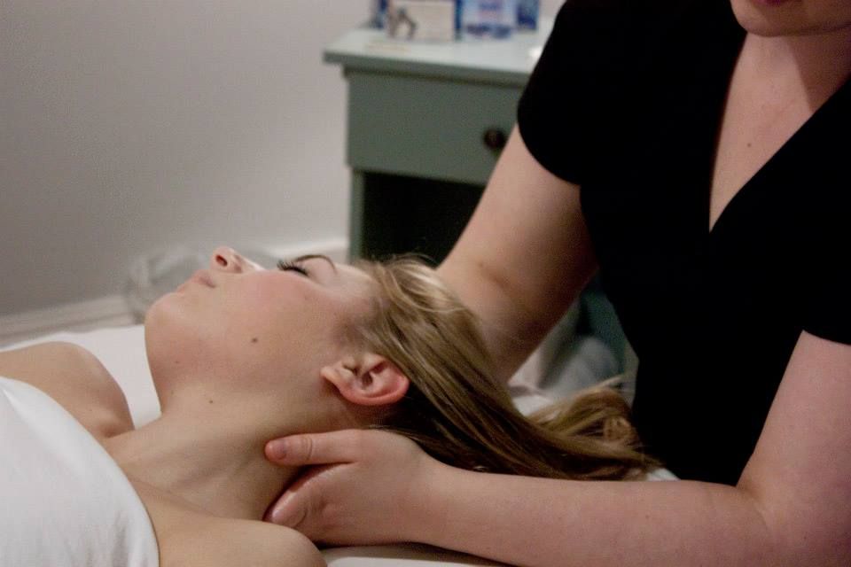 Sarah Thomas, RMT Registered Massage Therapist - Logo