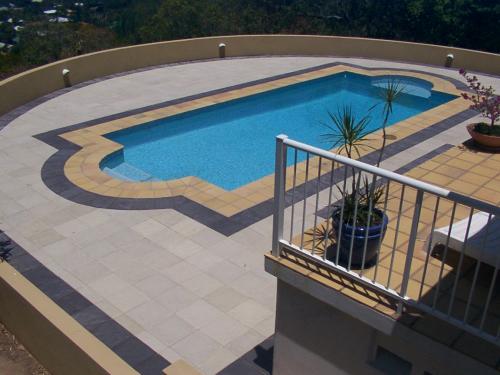 Sariascape Retaining Walls & Paving - Logo