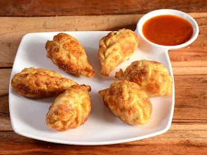 Sassy Momos - Logo