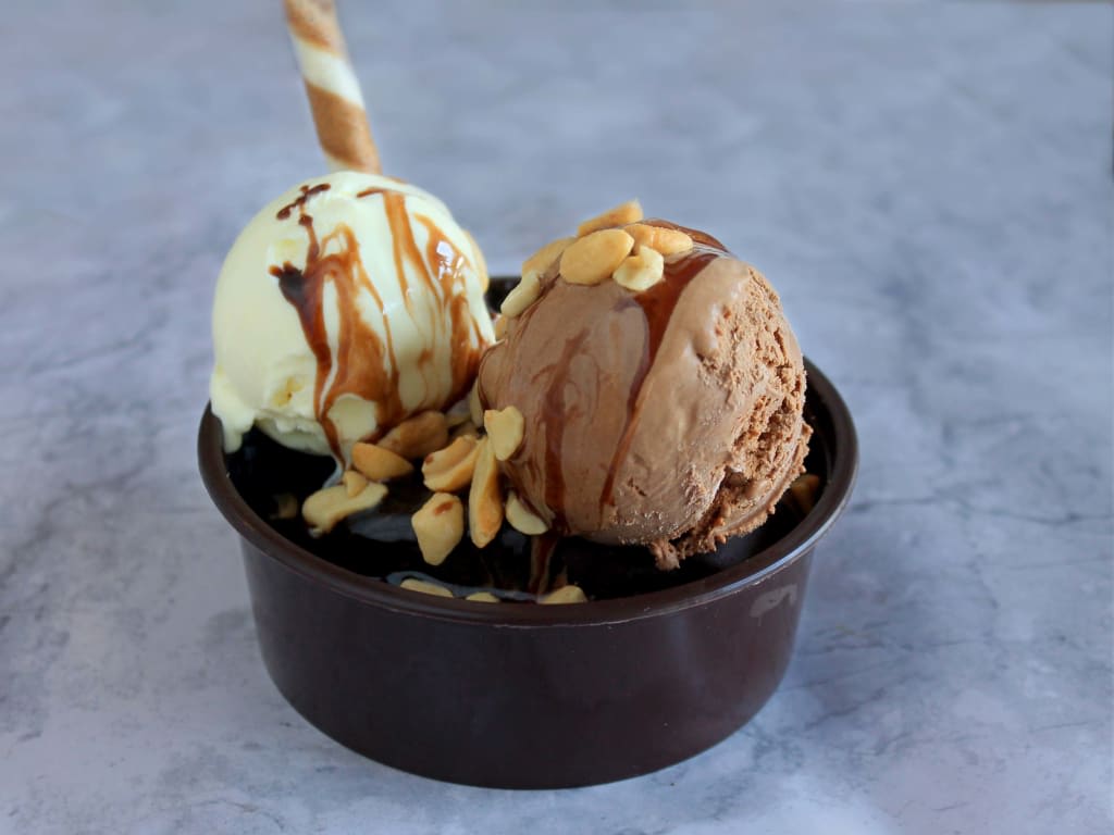 SCOOPIES - SUNDAE HOUSE - Logo