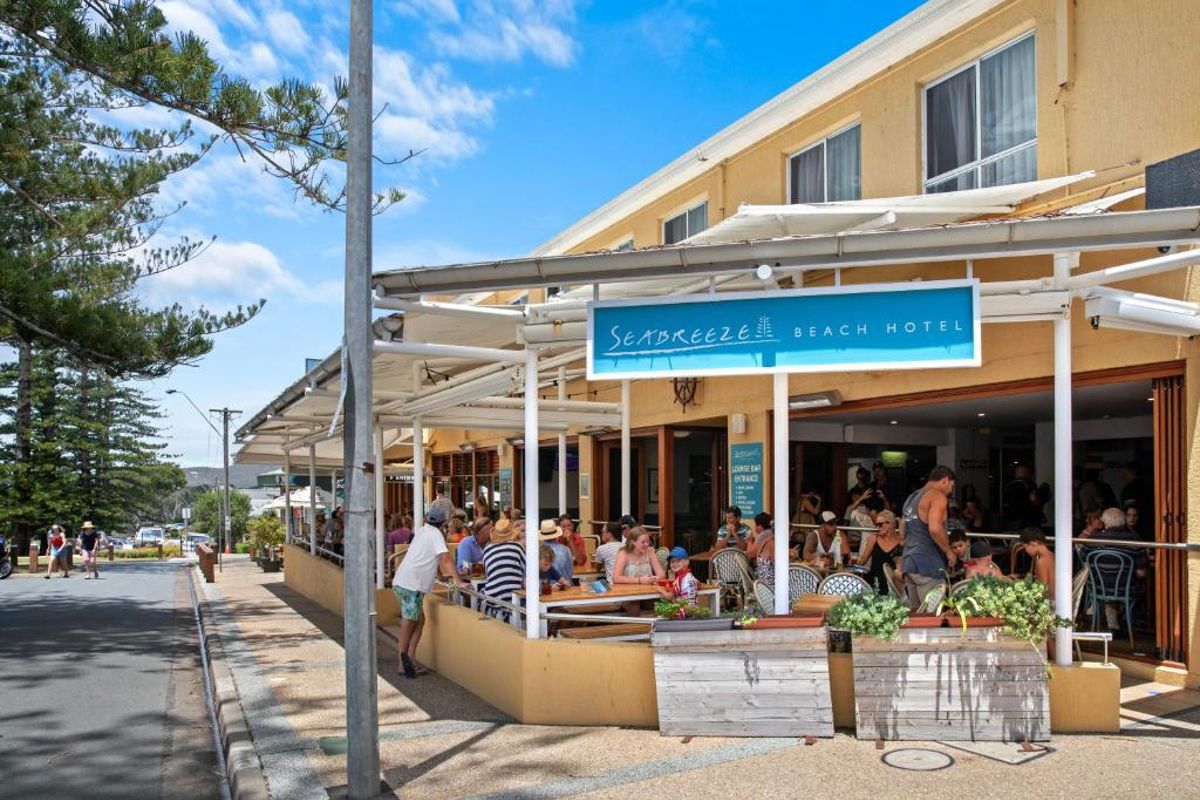 Seabreeze Beach Hotel - Logo