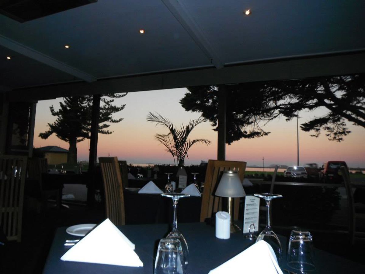 Seasons Restaurant @ Hospitality Inn Esperance - Logo