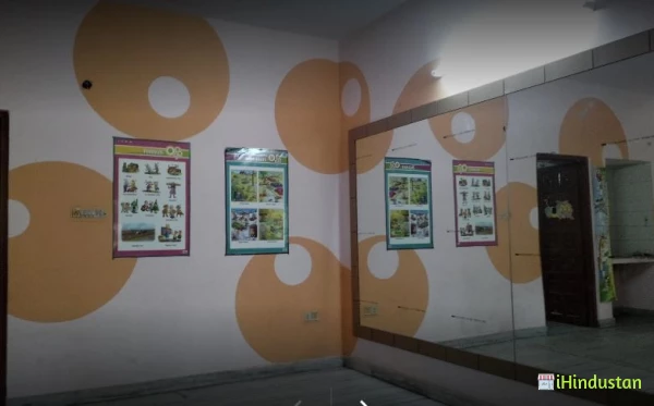 Shades International School - Logo