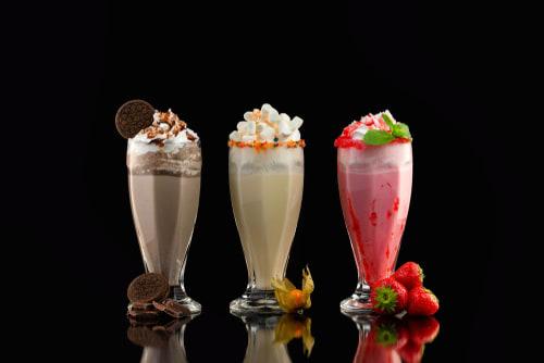 SHAKES AND DESSERTS - Logo