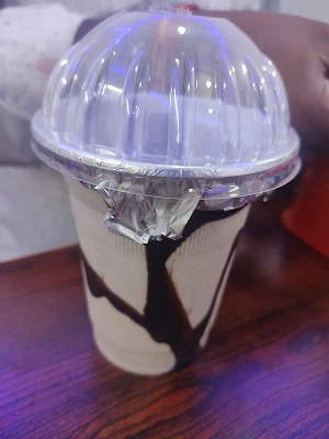 Shakes & Juices Lassi Point - Logo