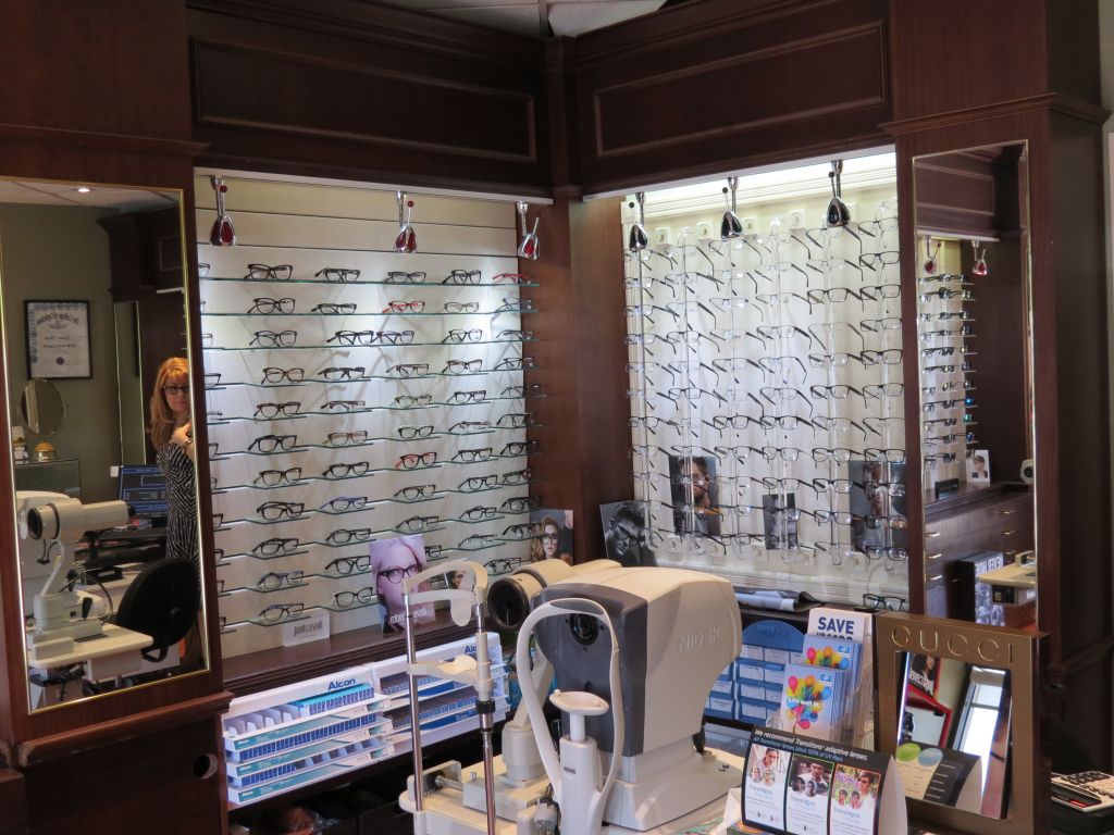 Shanna&s;s Optika - Logo
