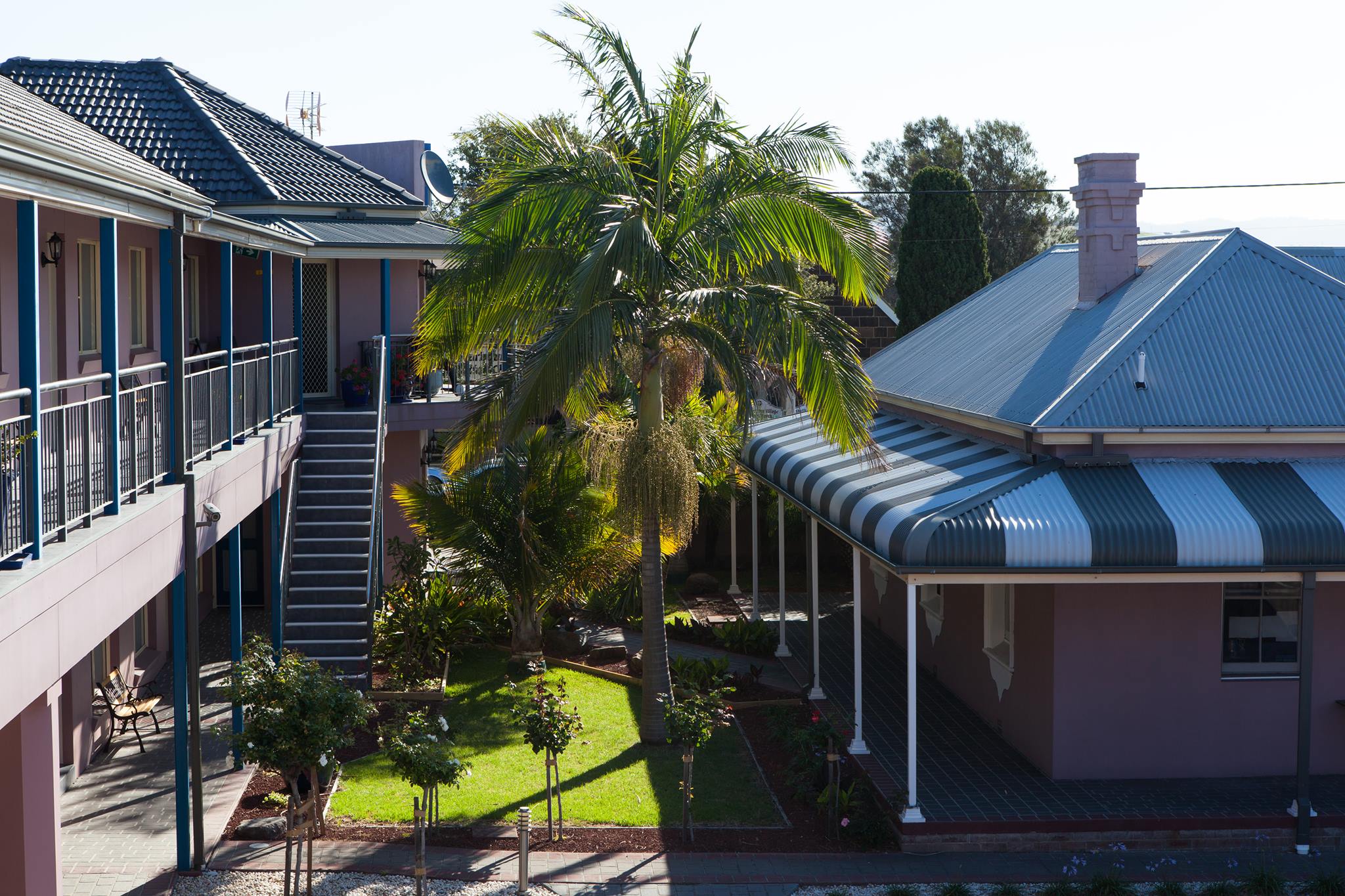Shellharbour Village Motel - Logo
