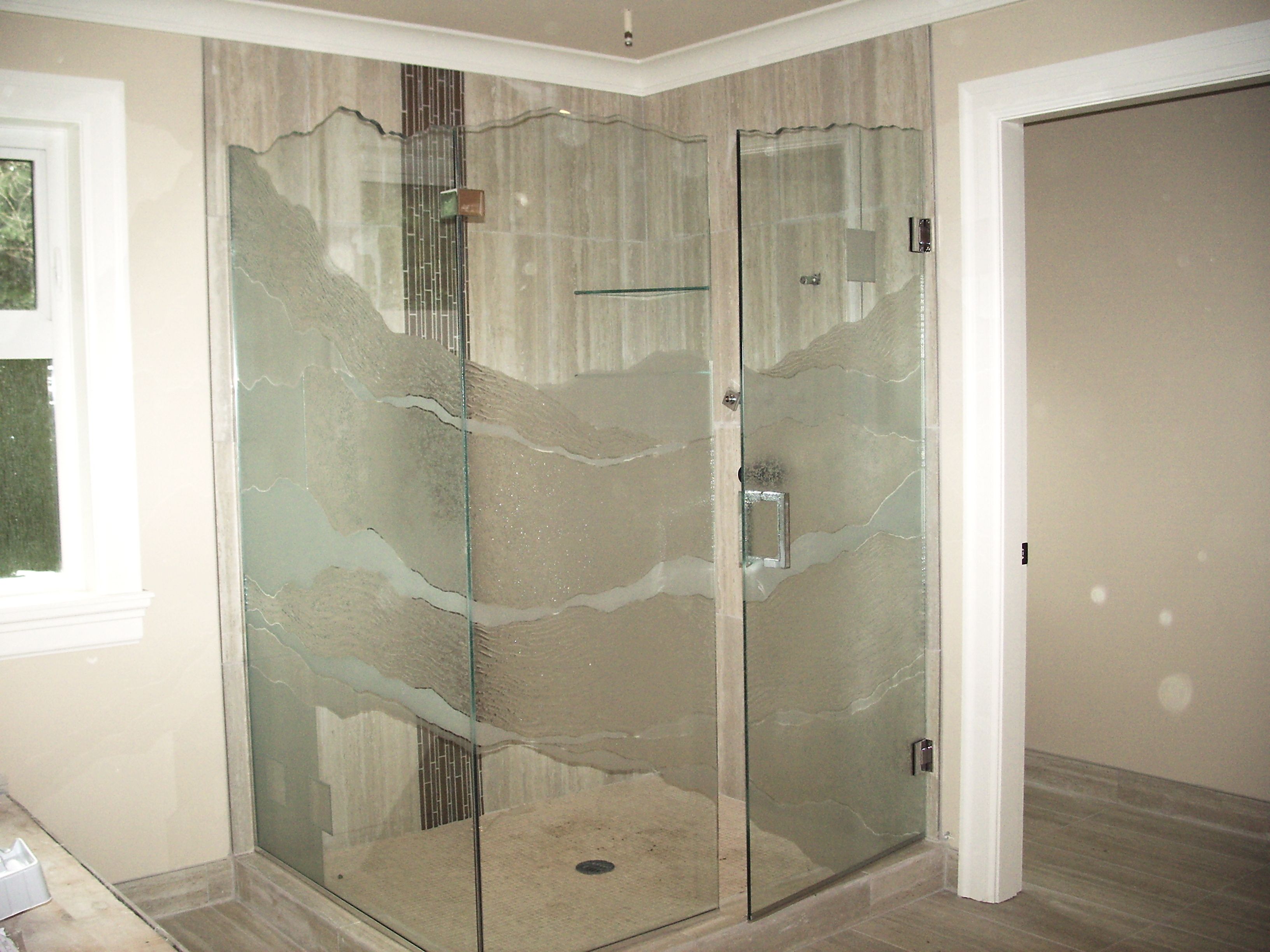 Shoreline Glass - Logo
