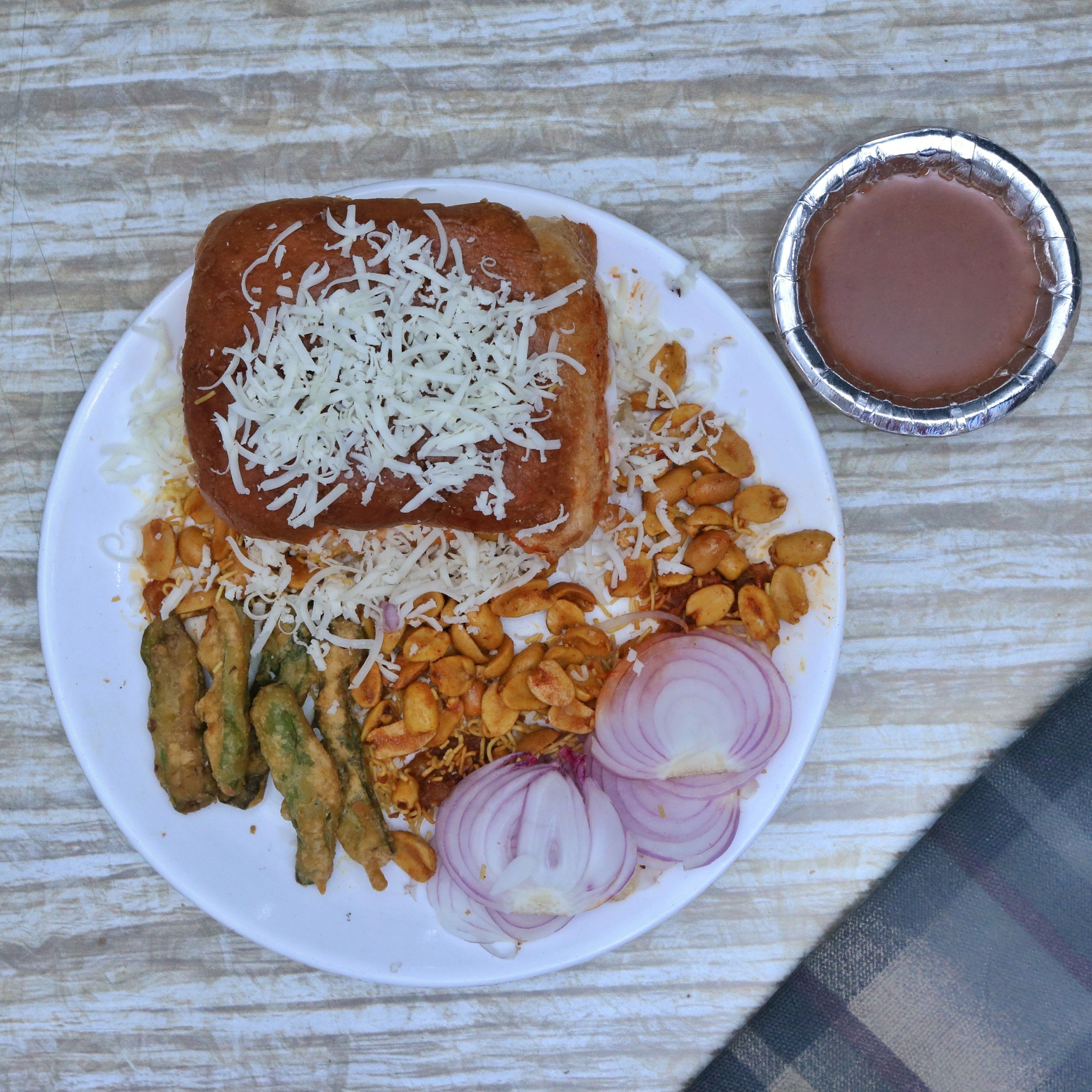 Shreeji Jumbo Vada Pav - Logo