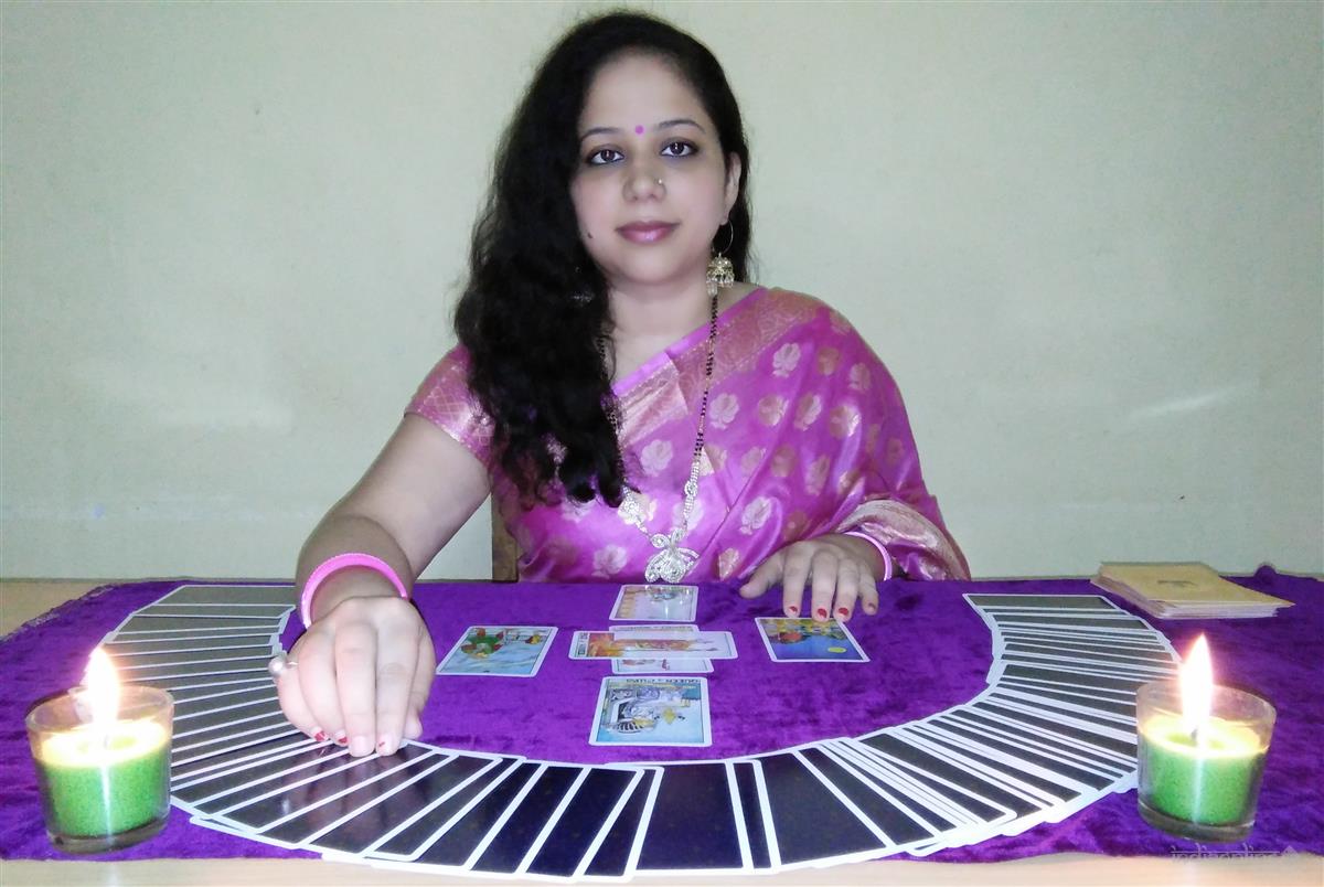 Shubhra Singh Tarot Card Reader - Cover photo