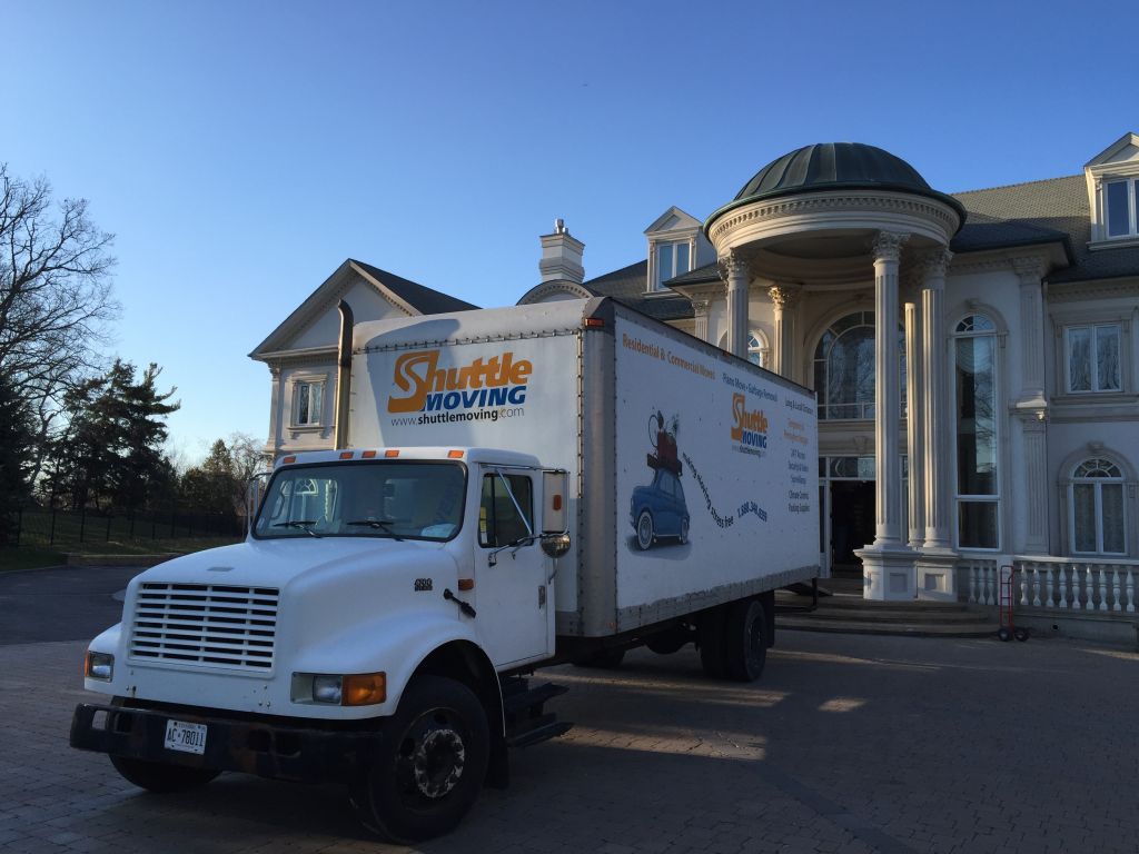 Shuttle Moving - Logo