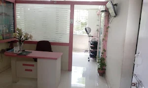Silky Shine Beauty Parlour - Logo
