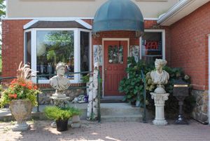 Simona&s;s Flowers &a; Home Accents - Logo