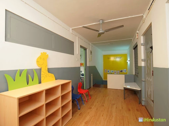 SIMS MONTESSORI SCHOOL - Logo