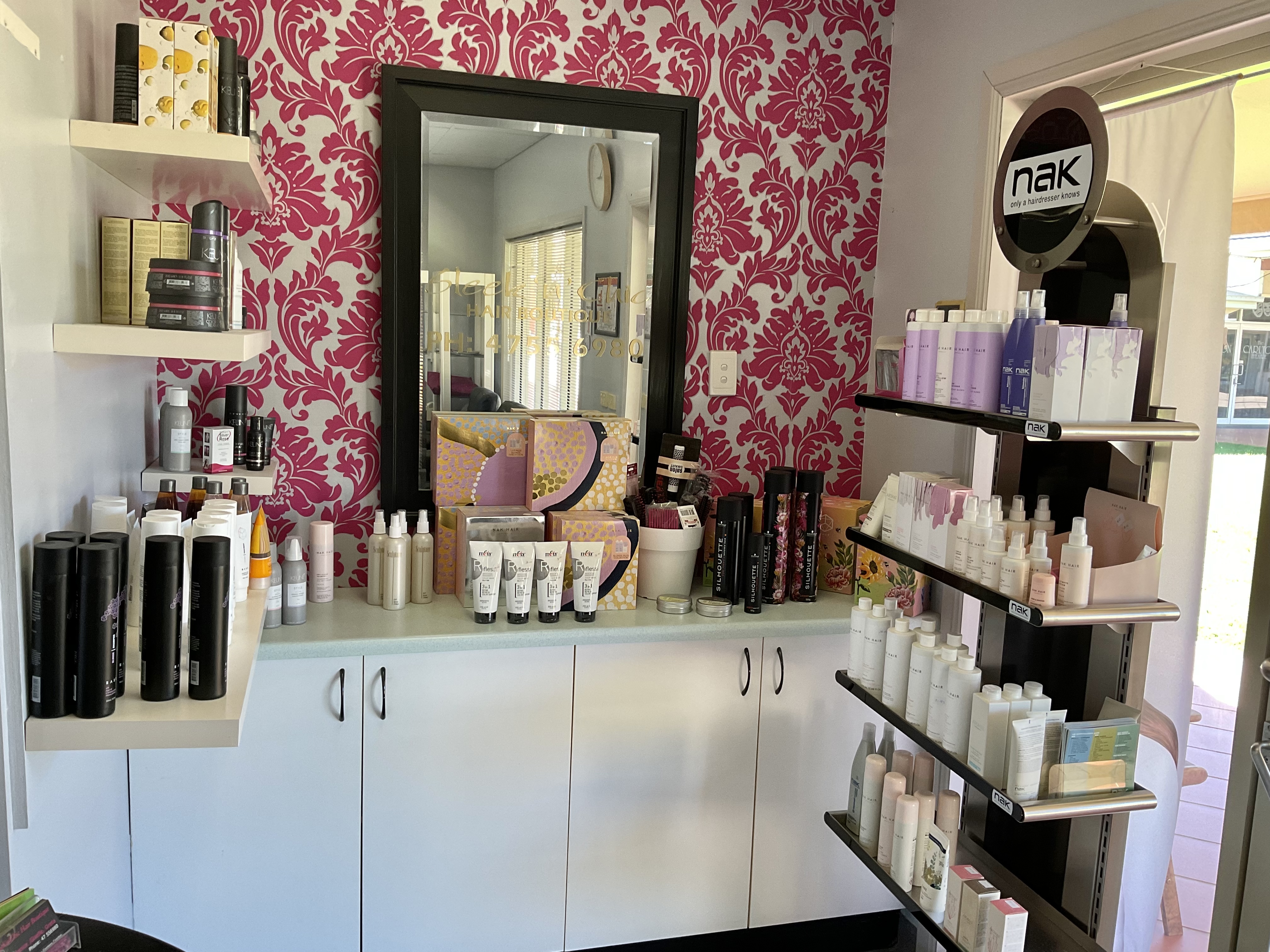 Sleek 'n' Chic Hair Boutique - Logo