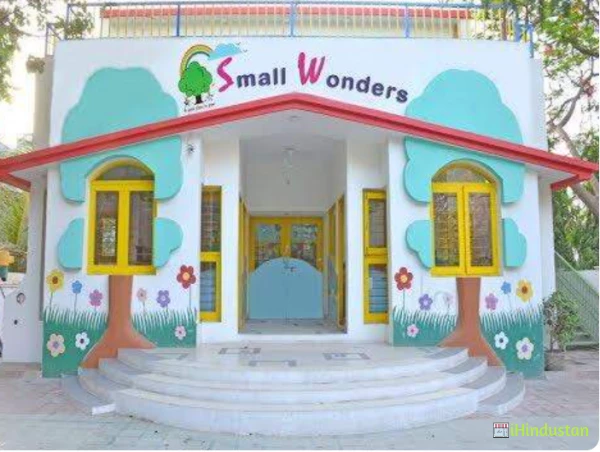 Small Wonders Play House - Logo