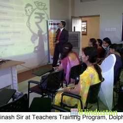 Smart Minds English Academy - Logo