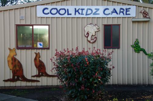 Snugglepot Day Care Centre Inc - Logo