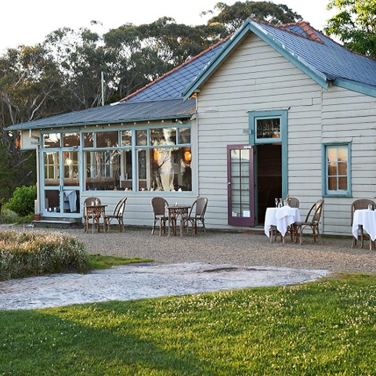 Solitary Restaurant - Logo
