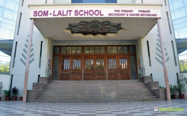 SOM Lalit School - Logo
