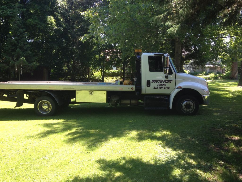 South-Port Towing - Logo