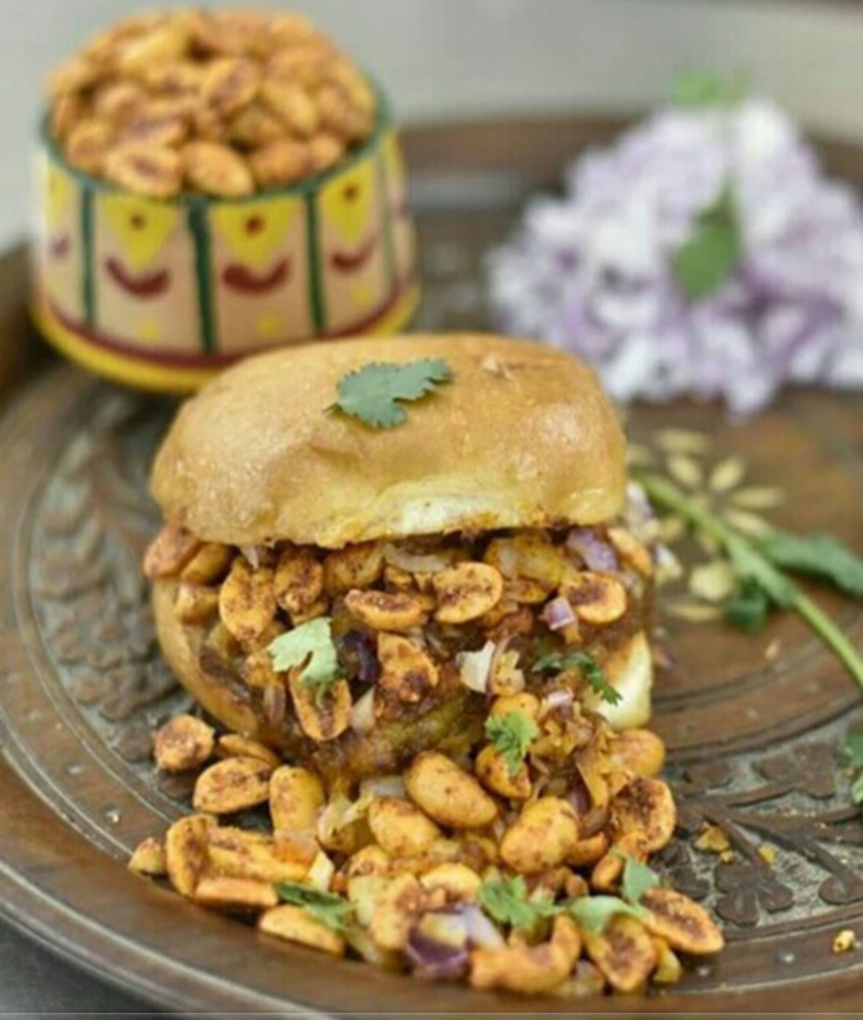 Special Kutchi Dabeli - Logo
