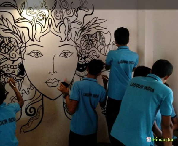 Sree Narayana Gurukulam Higher Secondary School - Logo